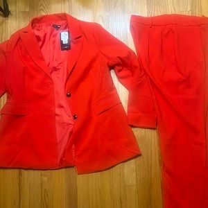 NWT Women’s Fashion Nova 2-piece pant suit.